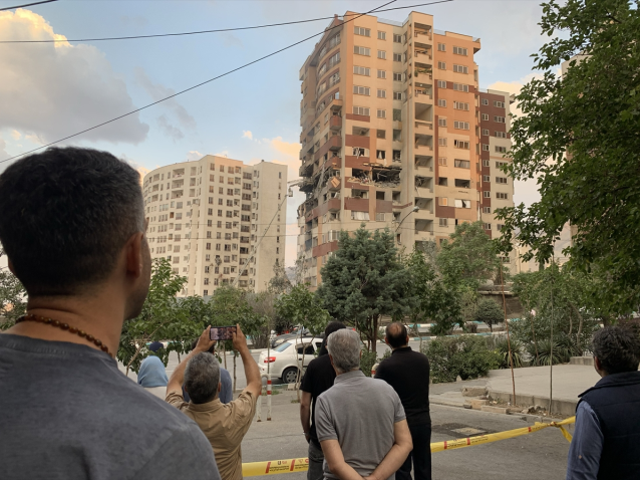 İran'daki yıkım günün ilk ışıklarıyla ortaya çıktı