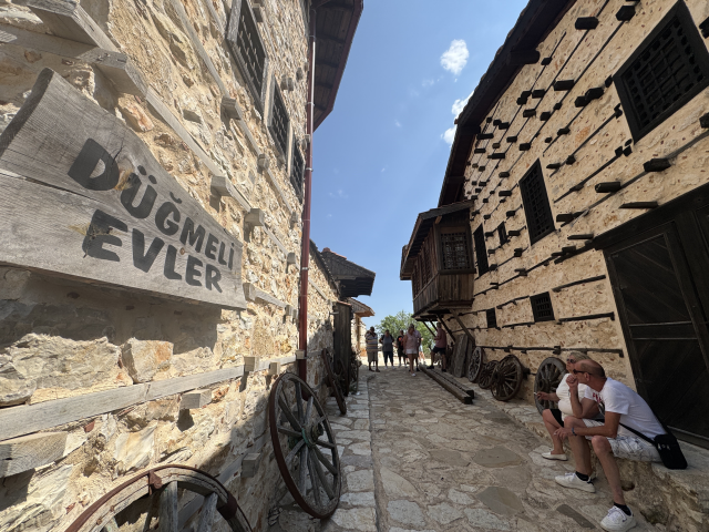 Antalya'nın 15 haneli 50 nüfuslu beton yapı bulunmayan 800 yıllık tarihi köyüne turist akını