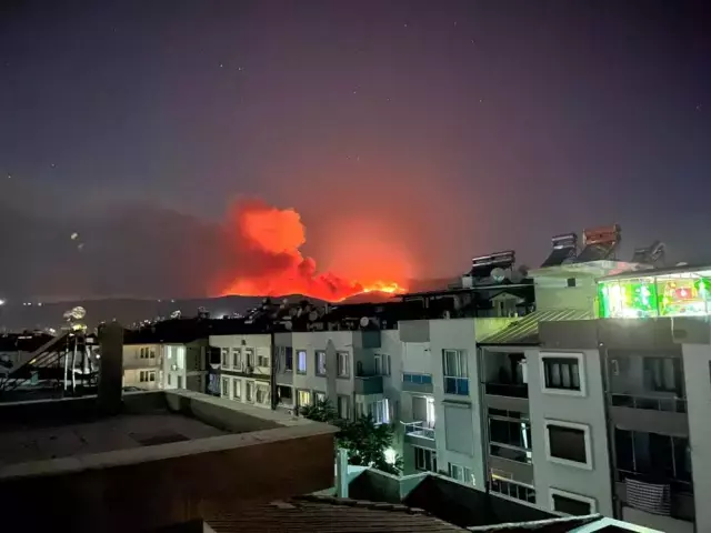 Çeşme'deki yangın büyüyor! Otoyol kapatıldı, yerleşim yerleri tahliye ediliyor