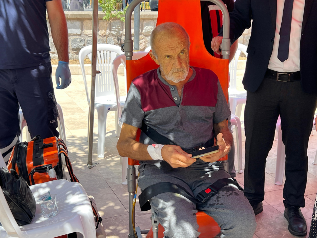 Babası cenazeye sedyeyle getirildi, şehit kızının tabuta son bakışı yürekleri yaktı