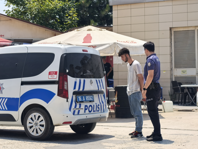 Kendisini hortumla serinletmeyen bahçıvanı tekme ve yumrukla darbetti