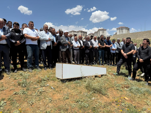 Kalaşnikoflu saldırıda öldürülen fenomen son yolculuğuna uğurlandı