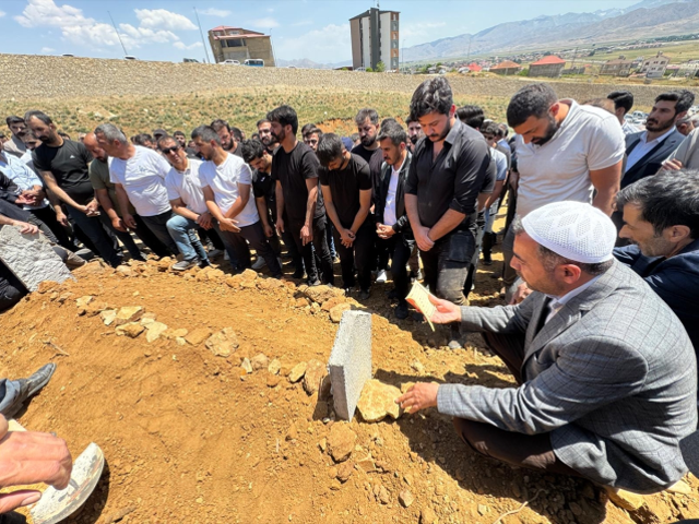 Kalaşnikoflu saldırıda öldürülen fenomen son yolculuğuna uğurlandı