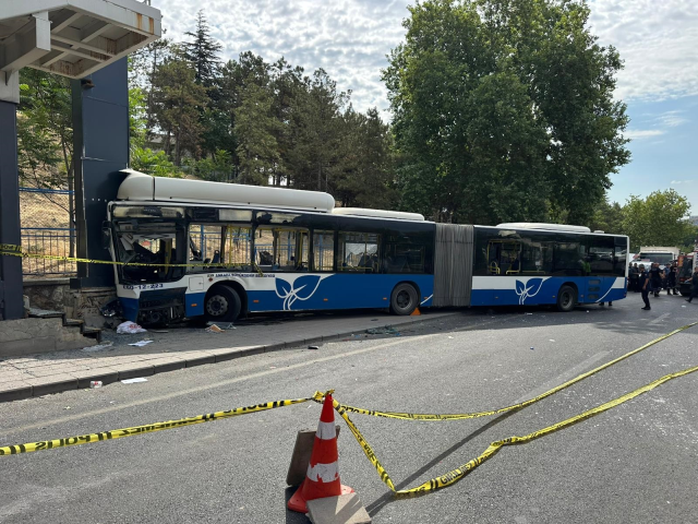 Ankara'da zincirleme kaza! 27 kişi yaralandı