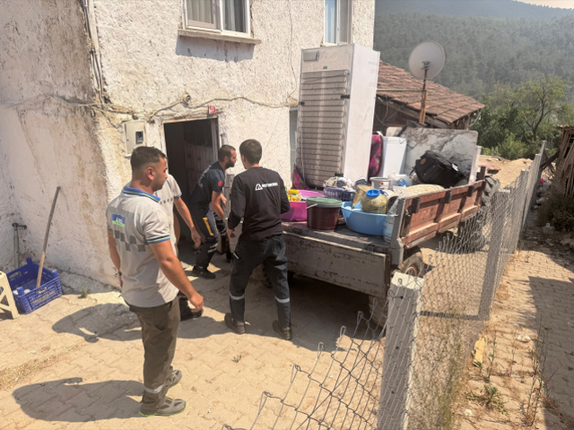 Sakarya'da dün başlayan orman yangını Bilecik'e sıçradı