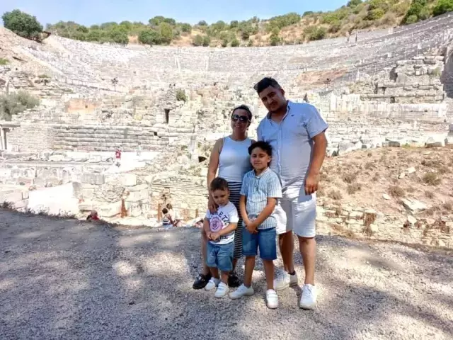 Ailesini yakarak katletmişti, korkudan gizlice defnedildi