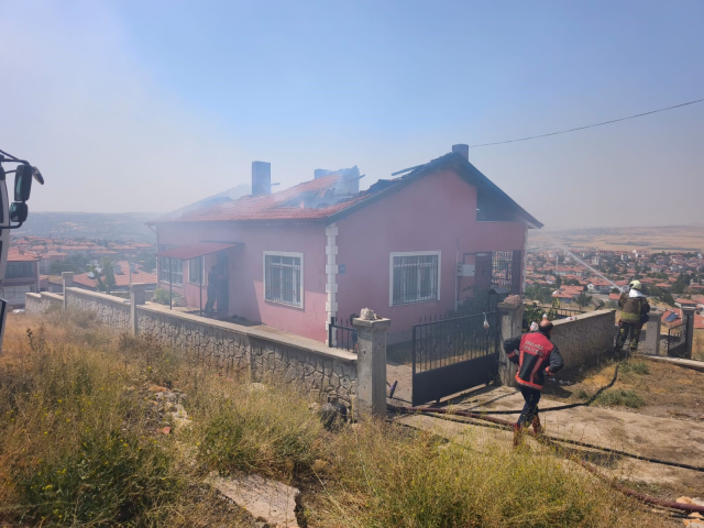 Düşük yapan anne hastaneye gitti, çocuklar evde yangın çıkardı