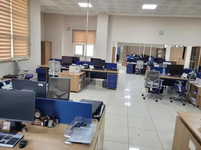 Memurlar iş bıraktı, kamu kurumları boş kaldı
