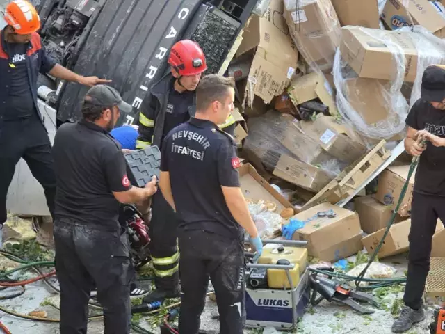 Nevşehir'de freni patlayan kamyon 10 araca çarptı: 6 yaralı