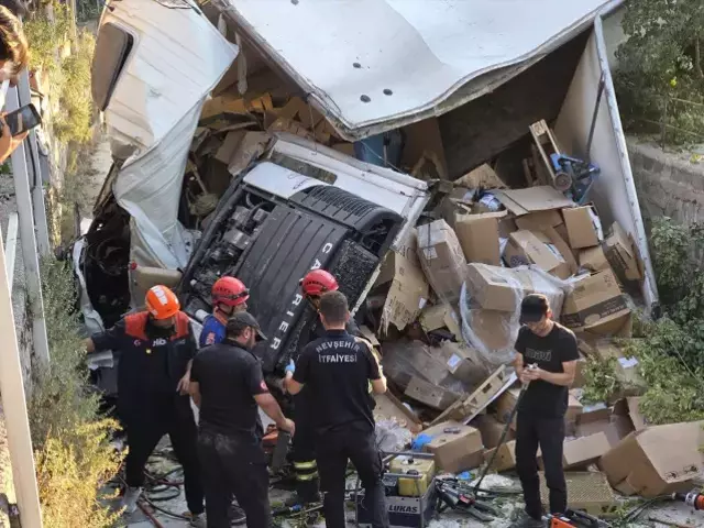 Nevşehir'de freni patlayan kamyon 10 araca çarptı: 6 yaralı