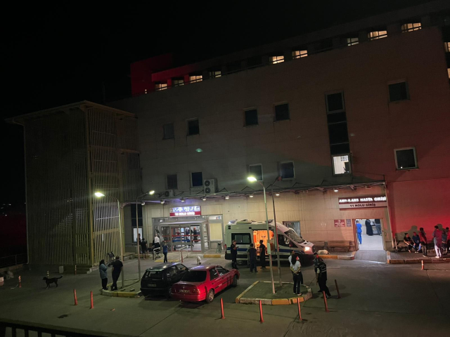 Boşanma aşamasındaki eşini çalıştığı hastanede vurdu