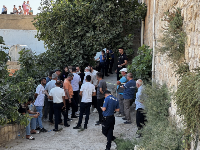 Kız kardeşler evlerinde ölü bulundu