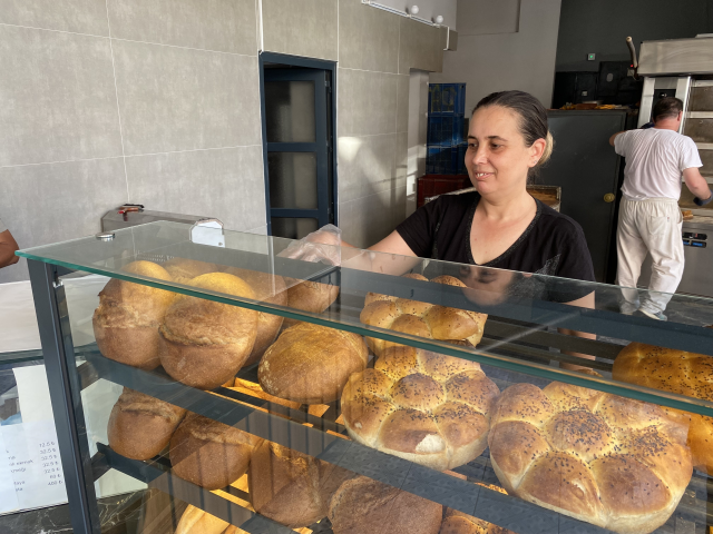 100 adet 50 kuruş getirene 1 ekmek bedava veriyor