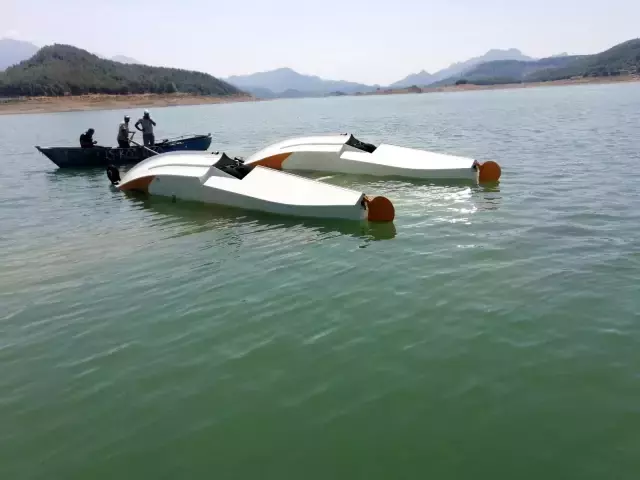 Barajdan su almaya çalışan uçak kalkamayarak düştü