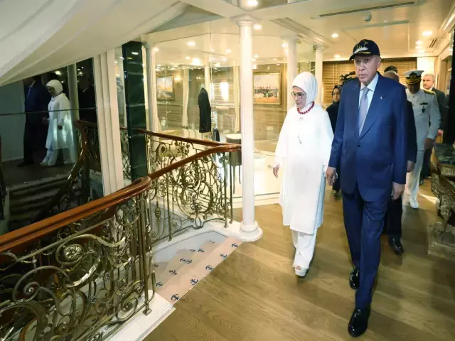 Cumhurbaşkanı Erdoğan, Emine Erdoğan ile birlikte Savarona Yatı'nı ziyaret etti