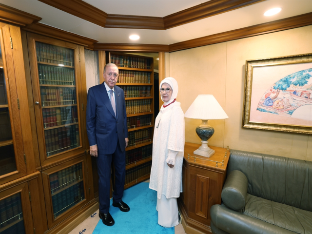 Cumhurbaşkanı Erdoğan, Emine Erdoğan ile birlikte Savarona Yatı'nı ziyaret etti