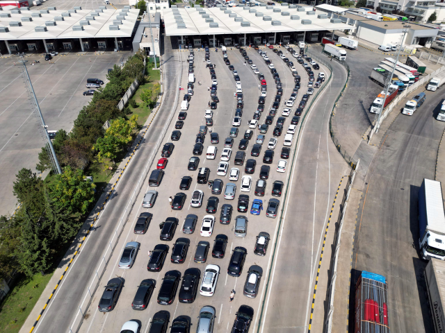 Gurbetçiler Dönüş Yolculuğunda Kapıkule'de Yoğunluk Oluşturuyor