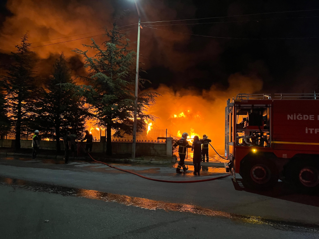 Niğde'de fabrika yangını