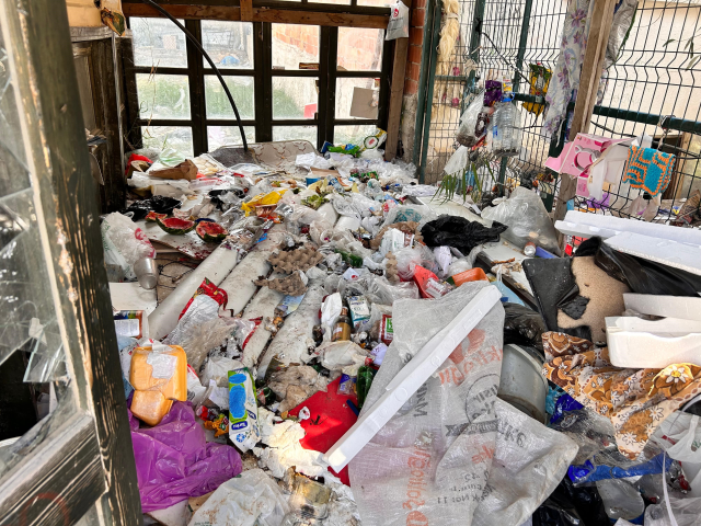 Ankara'da çöp dolu evden yayılan kötü koku mahalleyi ayağa kaldırdı