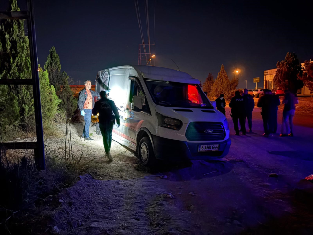 Çukura düşen aracını çıkarırken başına saçma isabet etti