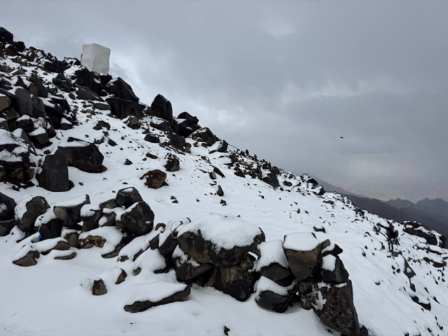 Eylülde mevsimin ilk karı yağdı, ortalık beyaza büründü