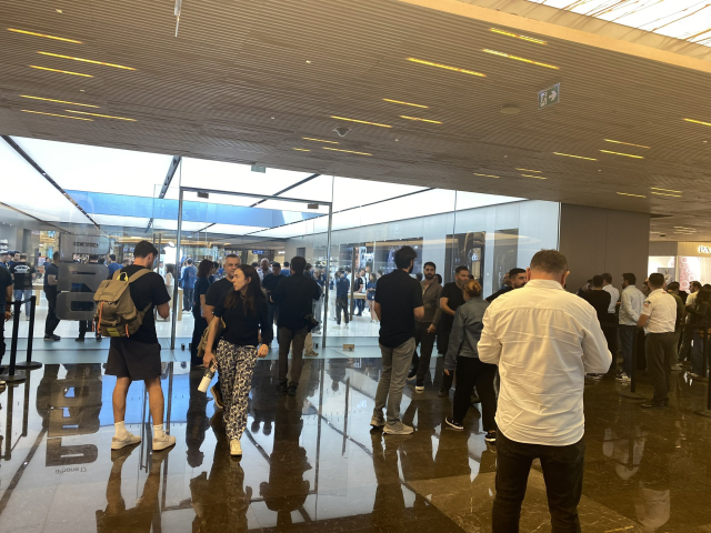 Türkiye'de iPhone 17 için uzun kuyruklar