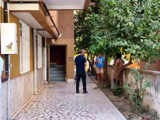 Aynı evde yaşadığı babasının öldüğünü 3 gün sonra fark edip, ablasına haber verdi