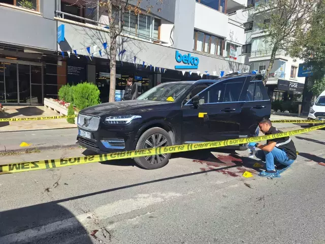 İş insanının sokak ortasında vurulduğu anlar kamerada