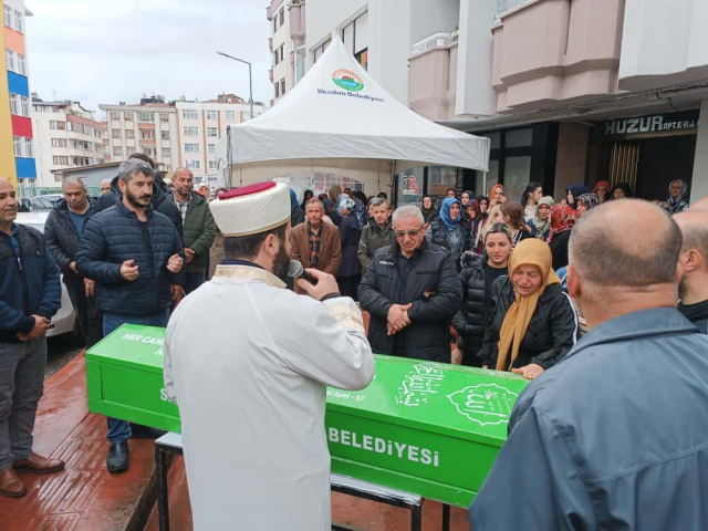 Kamyonetin çarptığı 2 kız çocuğu hayatını kaybetti! Cenazede gözyaşları sel oldu