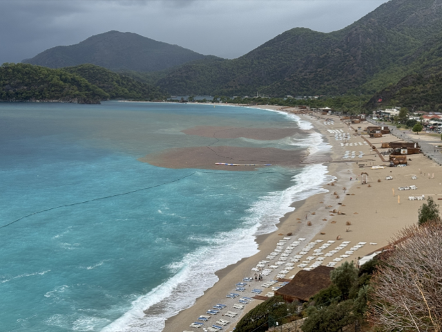 Muğla'da sağanak ve fırtına etkili oluyor! Yollar, evler mezarlar sular altında