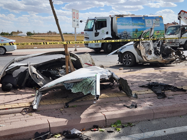 Otomobil, kırmızı ışıkta bekleyen araca çarptı: 1