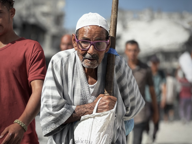 Filistinlilerin aylardır beklediği an! Gıda ve meyve yüklü tırlar Gazze Şeridi'ne giriş yaptı
