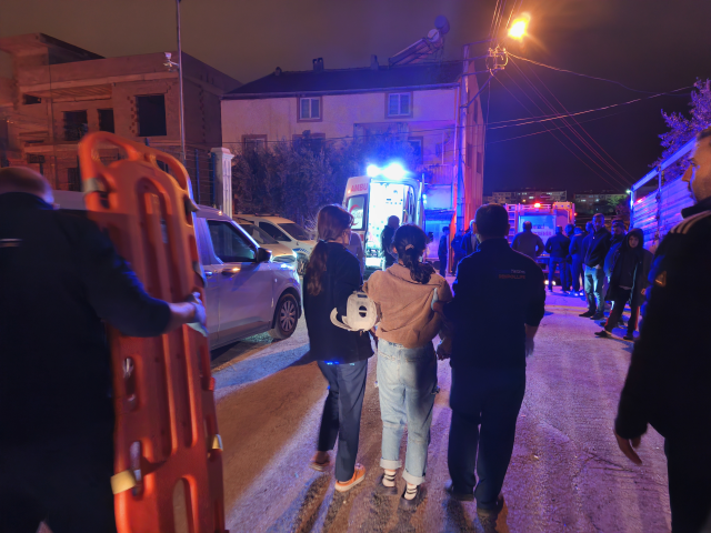 Düğün hazırlığı yapan ailenin üzerine evin tavanı çöktü