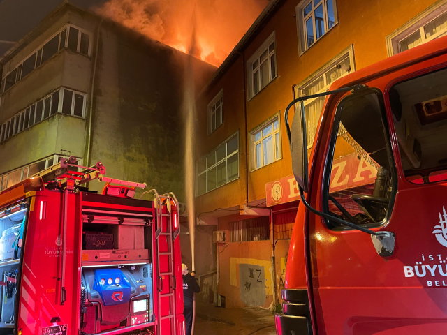 64 yaşındaki sevgilisinin içeri almadığı 21 yaşındaki kadın binayı ateşe verdi