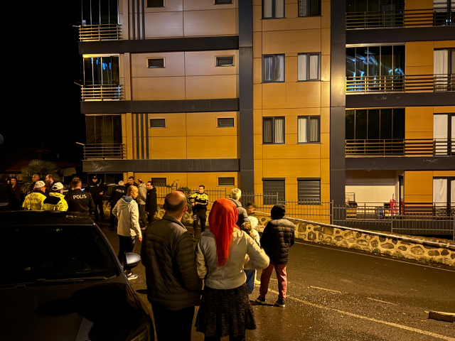 Temel kazısı sırasında toprak kayması: İki bina tahliye edildi