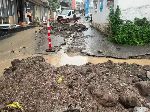 Selin yıkıp geçtiği Foça'da yaşlı adam kayıp