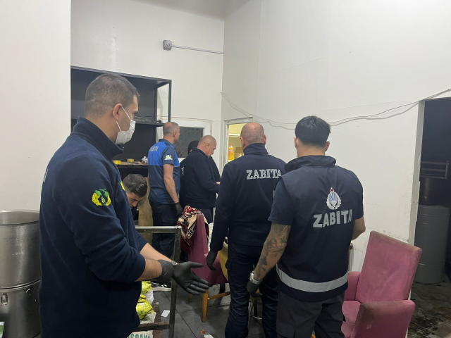Denetlenen yemek fabrikasından görüntü