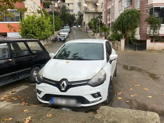 Hastaneye kaldırılan yaralılardan biri