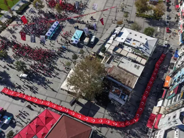 Cumhuriyet coşkusu tüm yurtta! Vatandaşlar, kutlamalara akın etti