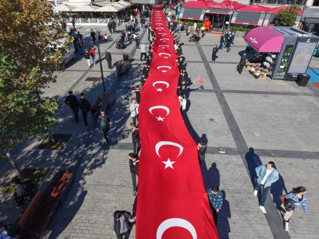 Cumhuriyet coşkusu tüm yurtta! Vatandaşlar, kutlamalara akın etti