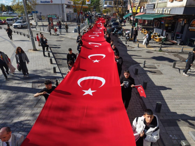 Cumhuriyet coşkusu tüm yurtta! Vatandaşlar, kutlamalara akın etti