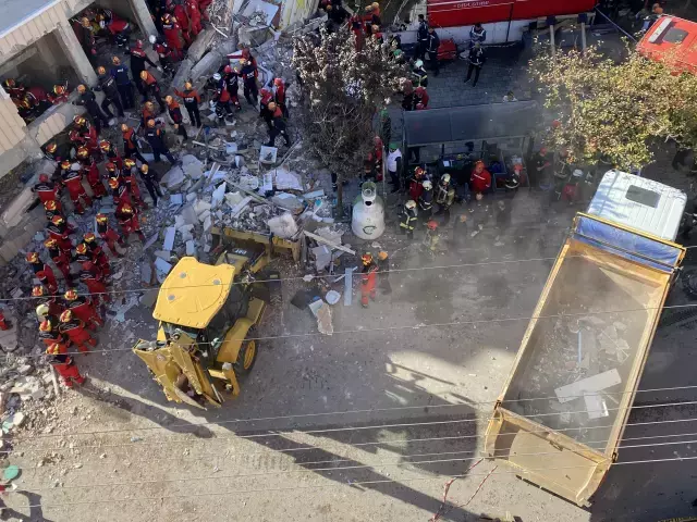 Gebze'de çöken binanın güvenlik kamerası görüntüsü