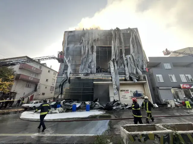 Kocaeli'nde parfüm deposunda yangın! 6 kişi hayatını kaybetti
