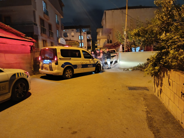 Eşiyle ilişkisi olduğunu iddia ettiği kişiyi defalarca bıçakladı; o anlar kamerada