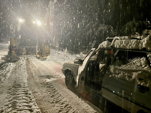 3 ile mevsimin ilk karı düştü! Yollar kapandı