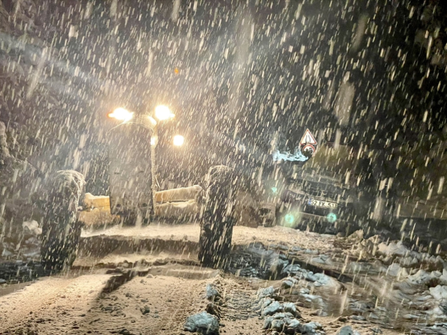 3 ile mevsimin ilk karı düştü! Yollar kapandı