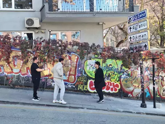 Bunu da gördük! 'Kızılay' tabelası akımı sırasında kişi bıçaklandı