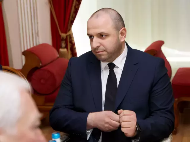 Cenevre'deki barış görüşmelerinde tansiyon tavan! Savunma bakanı kalem kırdı