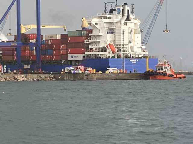 Kirazlıyalı Sahili'nde alabora olan tekne