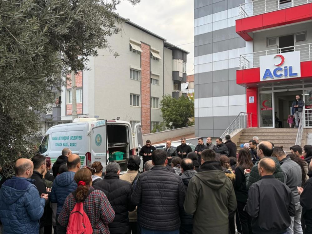 Ameliyat yaptığı sırada kalp krizi geçiren doktor hayatını kaybetti